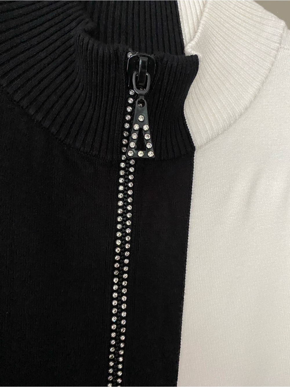 NWT CHICO’S Black White Colorblock Rhinestone Zip Ruana Poncho Sweater S/M - Picture 5 of 10
